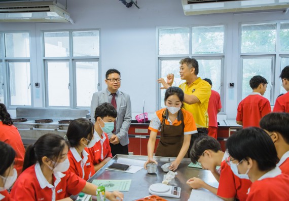 ภาพกิจกรรม   คณะวิทยาศาสตร์และเทคโนโลยี มหาวิทยาลัยราชภัฏกำแพงเพชร ร่วมกับโรงเรียนกำแพงเพชรพิทยาคม จัดโครงการค่ายวิทยาศาสตร์นักเรียนห้องเรียนพิเศษ