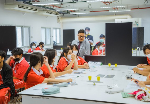 ภาพกิจกรรม   คณะวิทยาศาสตร์และเทคโนโลยี มหาวิทยาลัยราชภัฏกำแพงเพชร ร่วมกับโรงเรียนกำแพงเพชรพิทยาคม จัดโครงการค่ายวิทยาศาสตร์นักเรียนห้องเรียนพิเศษ