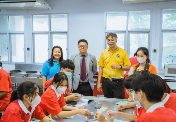 ภาพกิจกรรม   คณะวิทยาศาสตร์และเทคโนโลยี มหาวิทยาลัยราชภัฏกำแพงเพชร ร่วมกับโรงเรียนกำแพงเพชรพิทยาคม จัดโครงการค่ายวิทยาศาสตร์นักเรียนห้องเรียนพิเศษ