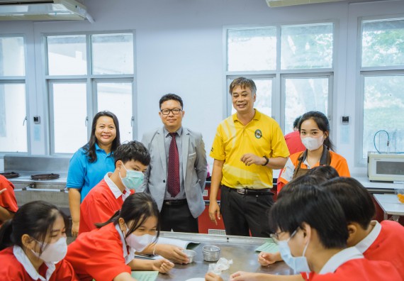 ภาพกิจกรรม   คณะวิทยาศาสตร์และเทคโนโลยี มหาวิทยาลัยราชภัฏกำแพงเพชร ร่วมกับโรงเรียนกำแพงเพชรพิทยาคม จัดโครงการค่ายวิทยาศาสตร์นักเรียนห้องเรียนพิเศษ