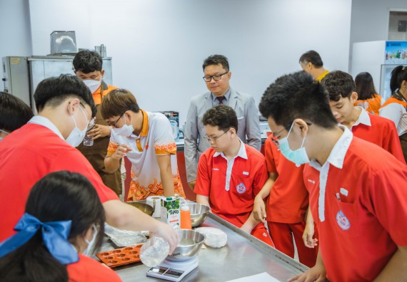 ภาพกิจกรรม   คณะวิทยาศาสตร์และเทคโนโลยี มหาวิทยาลัยราชภัฏกำแพงเพชร ร่วมกับโรงเรียนกำแพงเพชรพิทยาคม จัดโครงการค่ายวิทยาศาสตร์นักเรียนห้องเรียนพิเศษ