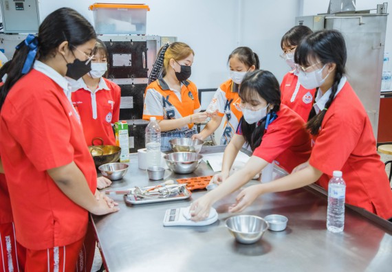 ภาพกิจกรรม   คณะวิทยาศาสตร์และเทคโนโลยี มหาวิทยาลัยราชภัฏกำแพงเพชร ร่วมกับโรงเรียนกำแพงเพชรพิทยาคม จัดโครงการค่ายวิทยาศาสตร์นักเรียนห้องเรียนพิเศษ