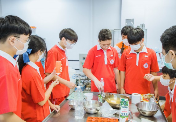 ภาพกิจกรรม   คณะวิทยาศาสตร์และเทคโนโลยี มหาวิทยาลัยราชภัฏกำแพงเพชร ร่วมกับโรงเรียนกำแพงเพชรพิทยาคม จัดโครงการค่ายวิทยาศาสตร์นักเรียนห้องเรียนพิเศษ