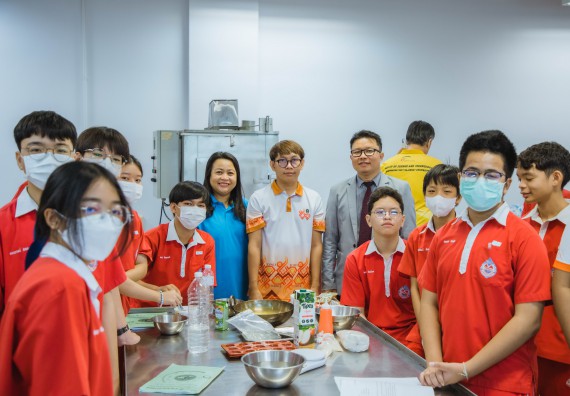 ภาพกิจกรรม   คณะวิทยาศาสตร์และเทคโนโลยี มหาวิทยาลัยราชภัฏกำแพงเพชร ร่วมกับโรงเรียนกำแพงเพชรพิทยาคม จัดโครงการค่ายวิทยาศาสตร์นักเรียนห้องเรียนพิเศษ