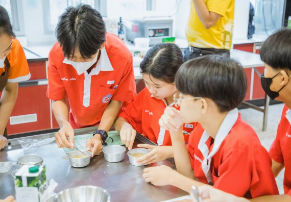 ภาพกิจกรรม   คณะวิทยาศาสตร์และเทคโนโลยี มหาวิทยาลัยราชภัฏกำแพงเพชร ร่วมกับโรงเรียนกำแพงเพชรพิทยาคม จัดโครงการค่ายวิทยาศาสตร์นักเรียนห้องเรียนพิเศษ