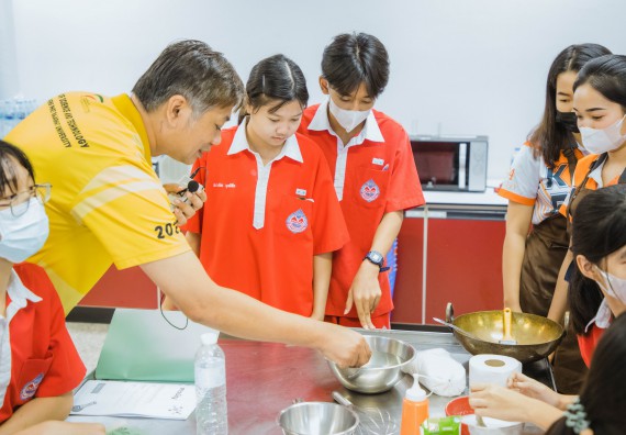 ภาพกิจกรรม   คณะวิทยาศาสตร์และเทคโนโลยี มหาวิทยาลัยราชภัฏกำแพงเพชร ร่วมกับโรงเรียนกำแพงเพชรพิทยาคม จัดโครงการค่ายวิทยาศาสตร์นักเรียนห้องเรียนพิเศษ