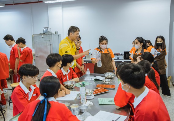 ภาพกิจกรรม   คณะวิทยาศาสตร์และเทคโนโลยี มหาวิทยาลัยราชภัฏกำแพงเพชร ร่วมกับโรงเรียนกำแพงเพชรพิทยาคม จัดโครงการค่ายวิทยาศาสตร์นักเรียนห้องเรียนพิเศษ