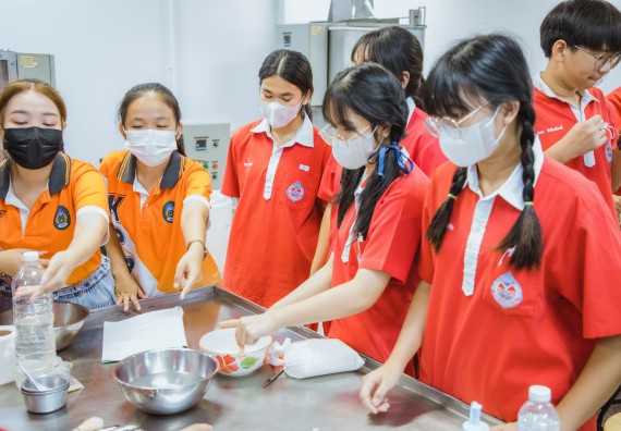 ภาพกิจกรรม   คณะวิทยาศาสตร์และเทคโนโลยี มหาวิทยาลัยราชภัฏกำแพงเพชร ร่วมกับโรงเรียนกำแพงเพชรพิทยาคม จัดโครงการค่ายวิทยาศาสตร์นักเรียนห้องเรียนพิเศษ