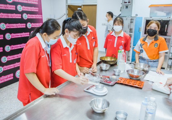 ภาพกิจกรรม   คณะวิทยาศาสตร์และเทคโนโลยี มหาวิทยาลัยราชภัฏกำแพงเพชร ร่วมกับโรงเรียนกำแพงเพชรพิทยาคม จัดโครงการค่ายวิทยาศาสตร์นักเรียนห้องเรียนพิเศษ