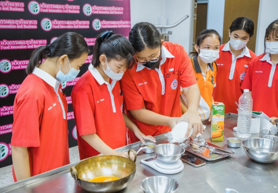 ภาพกิจกรรม   คณะวิทยาศาสตร์และเทคโนโลยี มหาวิทยาลัยราชภัฏกำแพงเพชร ร่วมกับโรงเรียนกำแพงเพชรพิทยาคม จัดโครงการค่ายวิทยาศาสตร์นักเรียนห้องเรียนพิเศษ