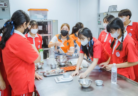 ภาพกิจกรรม   คณะวิทยาศาสตร์และเทคโนโลยี มหาวิทยาลัยราชภัฏกำแพงเพชร ร่วมกับโรงเรียนกำแพงเพชรพิทยาคม จัดโครงการค่ายวิทยาศาสตร์นักเรียนห้องเรียนพิเศษ