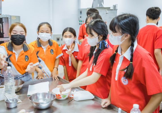 ภาพกิจกรรม   คณะวิทยาศาสตร์และเทคโนโลยี มหาวิทยาลัยราชภัฏกำแพงเพชร ร่วมกับโรงเรียนกำแพงเพชรพิทยาคม จัดโครงการค่ายวิทยาศาสตร์นักเรียนห้องเรียนพิเศษ