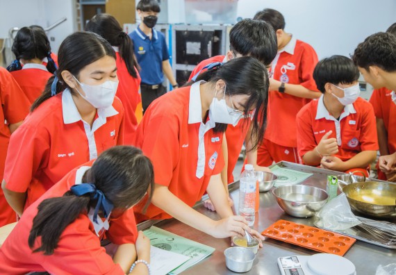 ภาพกิจกรรม   คณะวิทยาศาสตร์และเทคโนโลยี มหาวิทยาลัยราชภัฏกำแพงเพชร ร่วมกับโรงเรียนกำแพงเพชรพิทยาคม จัดโครงการค่ายวิทยาศาสตร์นักเรียนห้องเรียนพิเศษ