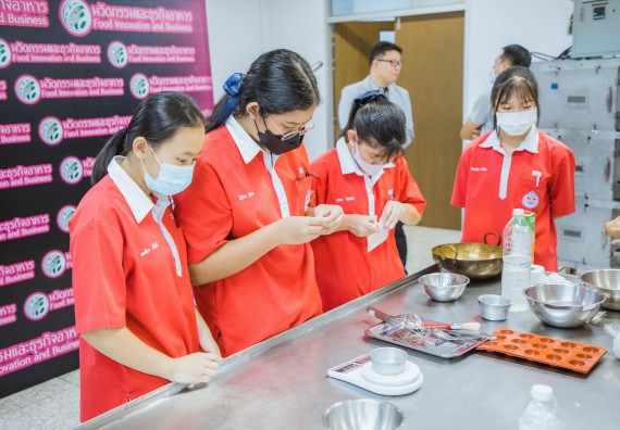 ภาพกิจกรรม   คณะวิทยาศาสตร์และเทคโนโลยี มหาวิทยาลัยราชภัฏกำแพงเพชร ร่วมกับโรงเรียนกำแพงเพชรพิทยาคม จัดโครงการค่ายวิทยาศาสตร์นักเรียนห้องเรียนพิเศษ