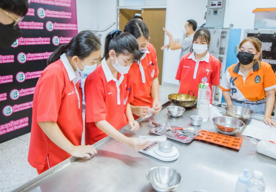 ภาพกิจกรรม   คณะวิทยาศาสตร์และเทคโนโลยี มหาวิทยาลัยราชภัฏกำแพงเพชร ร่วมกับโรงเรียนกำแพงเพชรพิทยาคม จัดโครงการค่ายวิทยาศาสตร์นักเรียนห้องเรียนพิเศษ