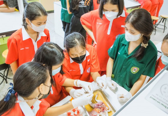 ภาพกิจกรรม   คณะวิทยาศาสตร์และเทคโนโลยี มหาวิทยาลัยราชภัฏกำแพงเพชร ร่วมกับโรงเรียนกำแพงเพชรพิทยาคม จัดโครงการค่ายวิทยาศาสตร์นักเรียนห้องเรียนพิเศษ