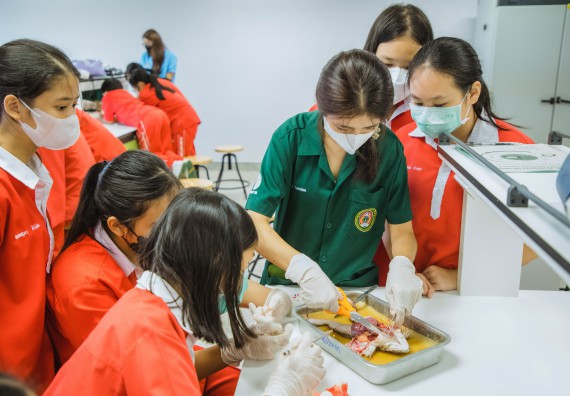 ภาพกิจกรรม   คณะวิทยาศาสตร์และเทคโนโลยี มหาวิทยาลัยราชภัฏกำแพงเพชร ร่วมกับโรงเรียนกำแพงเพชรพิทยาคม จัดโครงการค่ายวิทยาศาสตร์นักเรียนห้องเรียนพิเศษ