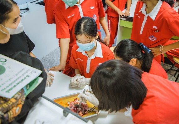 ภาพกิจกรรม   คณะวิทยาศาสตร์และเทคโนโลยี มหาวิทยาลัยราชภัฏกำแพงเพชร ร่วมกับโรงเรียนกำแพงเพชรพิทยาคม จัดโครงการค่ายวิทยาศาสตร์นักเรียนห้องเรียนพิเศษ