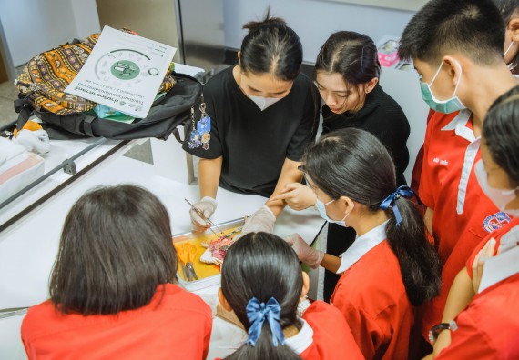 ภาพกิจกรรม   คณะวิทยาศาสตร์และเทคโนโลยี มหาวิทยาลัยราชภัฏกำแพงเพชร ร่วมกับโรงเรียนกำแพงเพชรพิทยาคม จัดโครงการค่ายวิทยาศาสตร์นักเรียนห้องเรียนพิเศษ