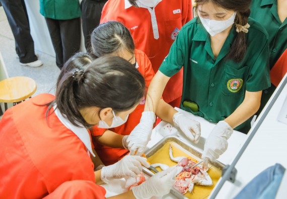 ภาพกิจกรรม   คณะวิทยาศาสตร์และเทคโนโลยี มหาวิทยาลัยราชภัฏกำแพงเพชร ร่วมกับโรงเรียนกำแพงเพชรพิทยาคม จัดโครงการค่ายวิทยาศาสตร์นักเรียนห้องเรียนพิเศษ