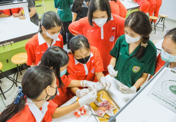 ภาพกิจกรรม   คณะวิทยาศาสตร์และเทคโนโลยี มหาวิทยาลัยราชภัฏกำแพงเพชร ร่วมกับโรงเรียนกำแพงเพชรพิทยาคม จัดโครงการค่ายวิทยาศาสตร์นักเรียนห้องเรียนพิเศษ