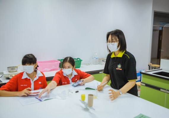 ภาพกิจกรรม   คณะวิทยาศาสตร์และเทคโนโลยี มหาวิทยาลัยราชภัฏกำแพงเพชร ร่วมกับโรงเรียนกำแพงเพชรพิทยาคม จัดโครงการค่ายวิทยาศาสตร์นักเรียนห้องเรียนพิเศษ