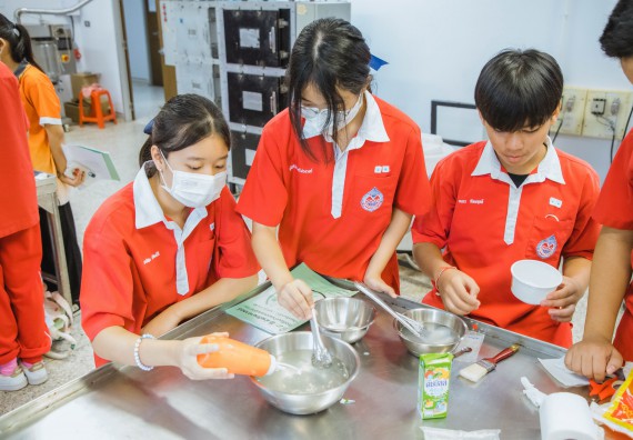 ภาพกิจกรรม   คณะวิทยาศาสตร์และเทคโนโลยี มหาวิทยาลัยราชภัฏกำแพงเพชร ร่วมกับโรงเรียนกำแพงเพชรพิทยาคม จัดโครงการค่ายวิทยาศาสตร์นักเรียนห้องเรียนพิเศษ