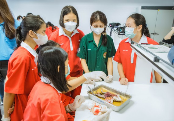 ภาพกิจกรรม   คณะวิทยาศาสตร์และเทคโนโลยี มหาวิทยาลัยราชภัฏกำแพงเพชร ร่วมกับโรงเรียนกำแพงเพชรพิทยาคม จัดโครงการค่ายวิทยาศาสตร์นักเรียนห้องเรียนพิเศษ