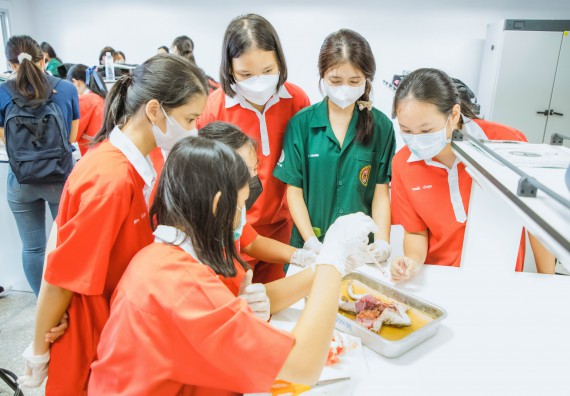 ภาพกิจกรรม   คณะวิทยาศาสตร์และเทคโนโลยี มหาวิทยาลัยราชภัฏกำแพงเพชร ร่วมกับโรงเรียนกำแพงเพชรพิทยาคม จัดโครงการค่ายวิทยาศาสตร์นักเรียนห้องเรียนพิเศษ