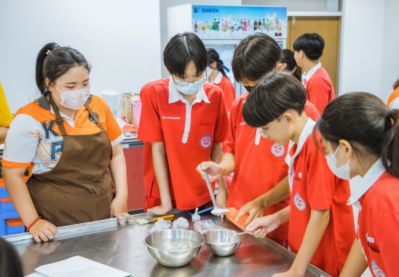 ภาพกิจกรรม   คณะวิทยาศาสตร์และเทคโนโลยี มหาวิทยาลัยราชภัฏกำแพงเพชร ร่วมกับโรงเรียนกำแพงเพชรพิทยาคม จัดโครงการค่ายวิทยาศาสตร์นักเรียนห้องเรียนพิเศษ