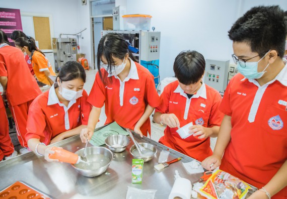 ภาพกิจกรรม   คณะวิทยาศาสตร์และเทคโนโลยี มหาวิทยาลัยราชภัฏกำแพงเพชร ร่วมกับโรงเรียนกำแพงเพชรพิทยาคม จัดโครงการค่ายวิทยาศาสตร์นักเรียนห้องเรียนพิเศษ