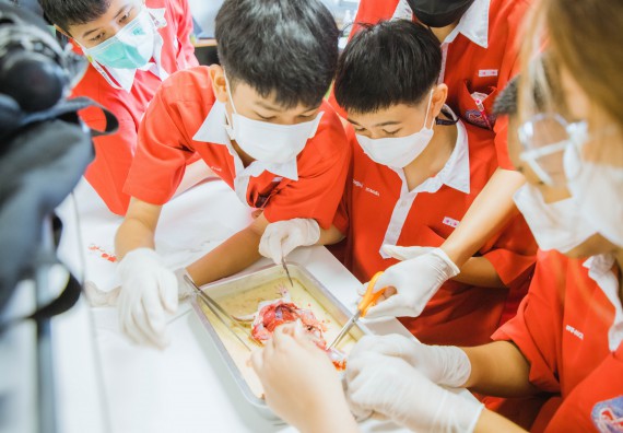 ภาพกิจกรรม   คณะวิทยาศาสตร์และเทคโนโลยี มหาวิทยาลัยราชภัฏกำแพงเพชร ร่วมกับโรงเรียนกำแพงเพชรพิทยาคม จัดโครงการค่ายวิทยาศาสตร์นักเรียนห้องเรียนพิเศษ