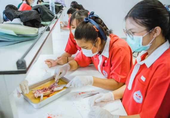 ภาพกิจกรรม   คณะวิทยาศาสตร์และเทคโนโลยี มหาวิทยาลัยราชภัฏกำแพงเพชร ร่วมกับโรงเรียนกำแพงเพชรพิทยาคม จัดโครงการค่ายวิทยาศาสตร์นักเรียนห้องเรียนพิเศษ