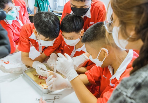 ภาพกิจกรรม   คณะวิทยาศาสตร์และเทคโนโลยี มหาวิทยาลัยราชภัฏกำแพงเพชร ร่วมกับโรงเรียนกำแพงเพชรพิทยาคม จัดโครงการค่ายวิทยาศาสตร์นักเรียนห้องเรียนพิเศษ