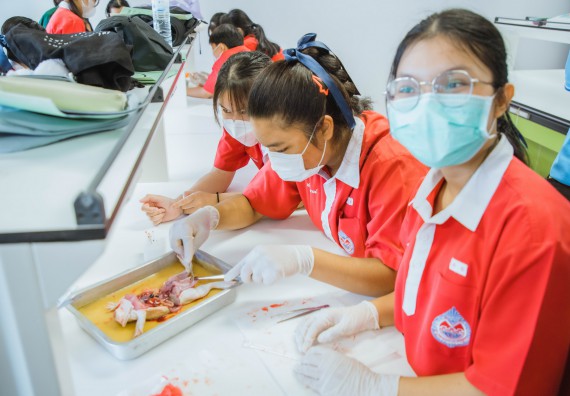 ภาพกิจกรรม   คณะวิทยาศาสตร์และเทคโนโลยี มหาวิทยาลัยราชภัฏกำแพงเพชร ร่วมกับโรงเรียนกำแพงเพชรพิทยาคม จัดโครงการค่ายวิทยาศาสตร์นักเรียนห้องเรียนพิเศษ