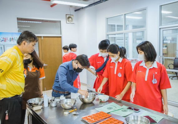 ภาพกิจกรรม   คณะวิทยาศาสตร์และเทคโนโลยี มหาวิทยาลัยราชภัฏกำแพงเพชร ร่วมกับโรงเรียนกำแพงเพชรพิทยาคม จัดโครงการค่ายวิทยาศาสตร์นักเรียนห้องเรียนพิเศษ