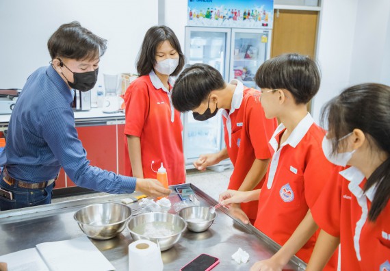 ภาพกิจกรรม   คณะวิทยาศาสตร์และเทคโนโลยี มหาวิทยาลัยราชภัฏกำแพงเพชร ร่วมกับโรงเรียนกำแพงเพชรพิทยาคม จัดโครงการค่ายวิทยาศาสตร์นักเรียนห้องเรียนพิเศษ