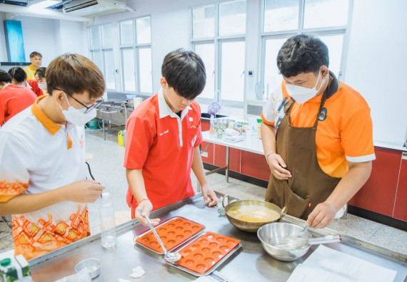 ภาพกิจกรรม   คณะวิทยาศาสตร์และเทคโนโลยี มหาวิทยาลัยราชภัฏกำแพงเพชร ร่วมกับโรงเรียนกำแพงเพชรพิทยาคม จัดโครงการค่ายวิทยาศาสตร์นักเรียนห้องเรียนพิเศษ