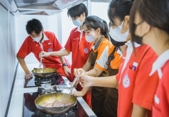 ภาพกิจกรรม   คณะวิทยาศาสตร์และเทคโนโลยี มหาวิทยาลัยราชภัฏกำแพงเพชร ร่วมกับโรงเรียนกำแพงเพชรพิทยาคม จัดโครงการค่ายวิทยาศาสตร์นักเรียนห้องเรียนพิเศษ