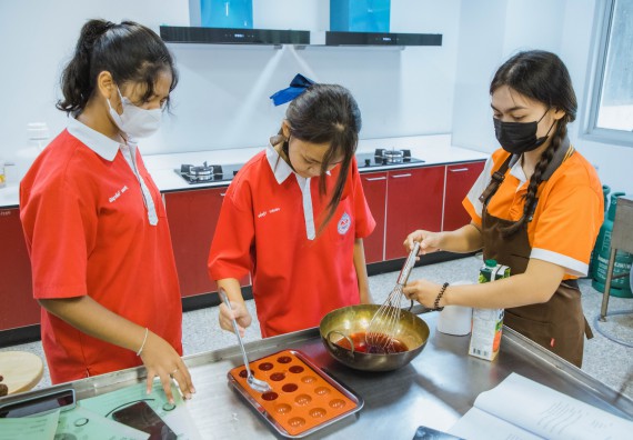 ภาพกิจกรรม   คณะวิทยาศาสตร์และเทคโนโลยี มหาวิทยาลัยราชภัฏกำแพงเพชร ร่วมกับโรงเรียนกำแพงเพชรพิทยาคม จัดโครงการค่ายวิทยาศาสตร์นักเรียนห้องเรียนพิเศษ