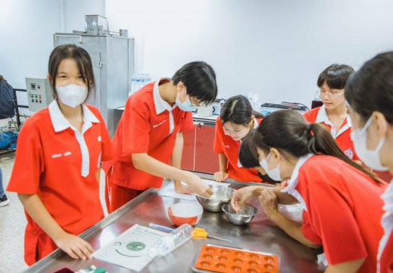 ภาพกิจกรรม   คณะวิทยาศาสตร์และเทคโนโลยี มหาวิทยาลัยราชภัฏกำแพงเพชร ร่วมกับโรงเรียนกำแพงเพชรพิทยาคม จัดโครงการค่ายวิทยาศาสตร์นักเรียนห้องเรียนพิเศษ