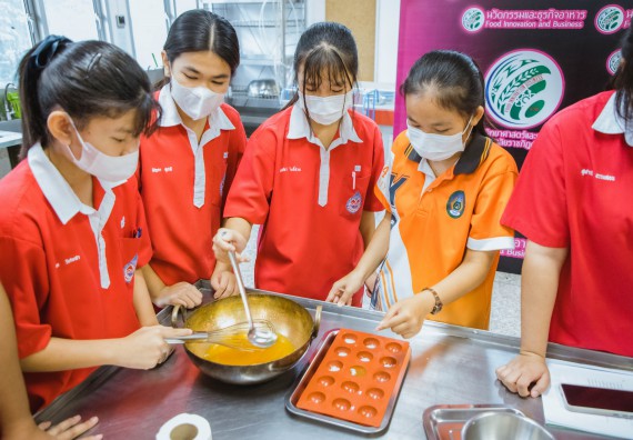 ภาพกิจกรรม   คณะวิทยาศาสตร์และเทคโนโลยี มหาวิทยาลัยราชภัฏกำแพงเพชร ร่วมกับโรงเรียนกำแพงเพชรพิทยาคม จัดโครงการค่ายวิทยาศาสตร์นักเรียนห้องเรียนพิเศษ