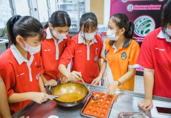 ภาพกิจกรรม   คณะวิทยาศาสตร์และเทคโนโลยี มหาวิทยาลัยราชภัฏกำแพงเพชร ร่วมกับโรงเรียนกำแพงเพชรพิทยาคม จัดโครงการค่ายวิทยาศาสตร์นักเรียนห้องเรียนพิเศษ