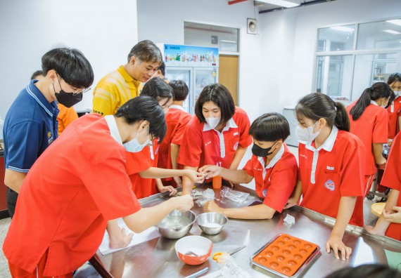 ภาพกิจกรรม   คณะวิทยาศาสตร์และเทคโนโลยี มหาวิทยาลัยราชภัฏกำแพงเพชร ร่วมกับโรงเรียนกำแพงเพชรพิทยาคม จัดโครงการค่ายวิทยาศาสตร์นักเรียนห้องเรียนพิเศษ