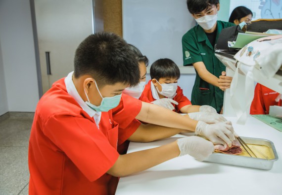 ภาพกิจกรรม   คณะวิทยาศาสตร์และเทคโนโลยี มหาวิทยาลัยราชภัฏกำแพงเพชร ร่วมกับโรงเรียนกำแพงเพชรพิทยาคม จัดโครงการค่ายวิทยาศาสตร์นักเรียนห้องเรียนพิเศษ