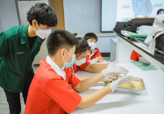 ภาพกิจกรรม   คณะวิทยาศาสตร์และเทคโนโลยี มหาวิทยาลัยราชภัฏกำแพงเพชร ร่วมกับโรงเรียนกำแพงเพชรพิทยาคม จัดโครงการค่ายวิทยาศาสตร์นักเรียนห้องเรียนพิเศษ