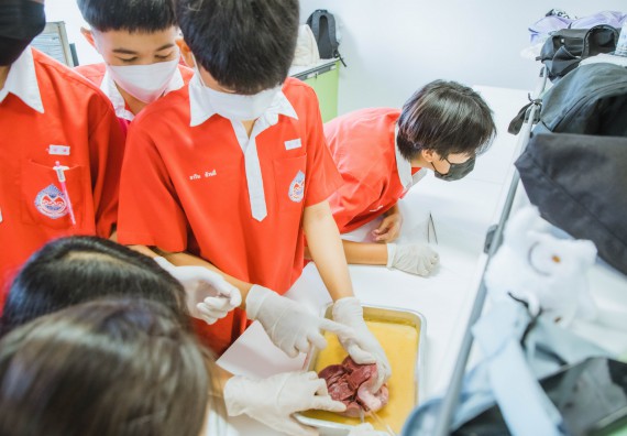 ภาพกิจกรรม   คณะวิทยาศาสตร์และเทคโนโลยี มหาวิทยาลัยราชภัฏกำแพงเพชร ร่วมกับโรงเรียนกำแพงเพชรพิทยาคม จัดโครงการค่ายวิทยาศาสตร์นักเรียนห้องเรียนพิเศษ