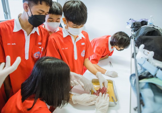 ภาพกิจกรรม   คณะวิทยาศาสตร์และเทคโนโลยี มหาวิทยาลัยราชภัฏกำแพงเพชร ร่วมกับโรงเรียนกำแพงเพชรพิทยาคม จัดโครงการค่ายวิทยาศาสตร์นักเรียนห้องเรียนพิเศษ