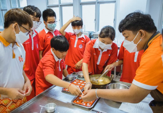 ภาพกิจกรรม   คณะวิทยาศาสตร์และเทคโนโลยี มหาวิทยาลัยราชภัฏกำแพงเพชร ร่วมกับโรงเรียนกำแพงเพชรพิทยาคม จัดโครงการค่ายวิทยาศาสตร์นักเรียนห้องเรียนพิเศษ