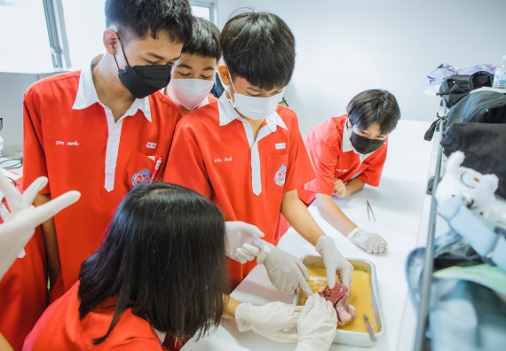 ภาพกิจกรรม   คณะวิทยาศาสตร์และเทคโนโลยี มหาวิทยาลัยราชภัฏกำแพงเพชร ร่วมกับโรงเรียนกำแพงเพชรพิทยาคม จัดโครงการค่ายวิทยาศาสตร์นักเรียนห้องเรียนพิเศษ